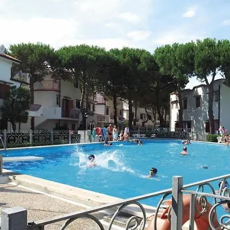 El Patio Con Piscina